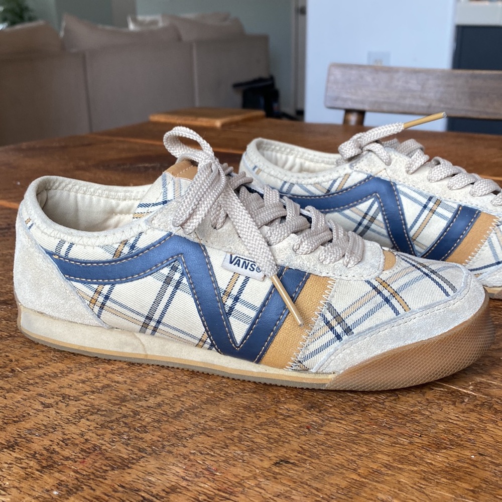 Vans - Picture 2 of 5